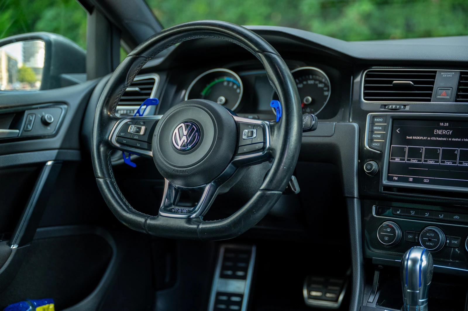 VW Golf GTE/ DISTRONIC/LED/CAMERA/DSG, снимка 9 - Автомобили и джипове - 55376736