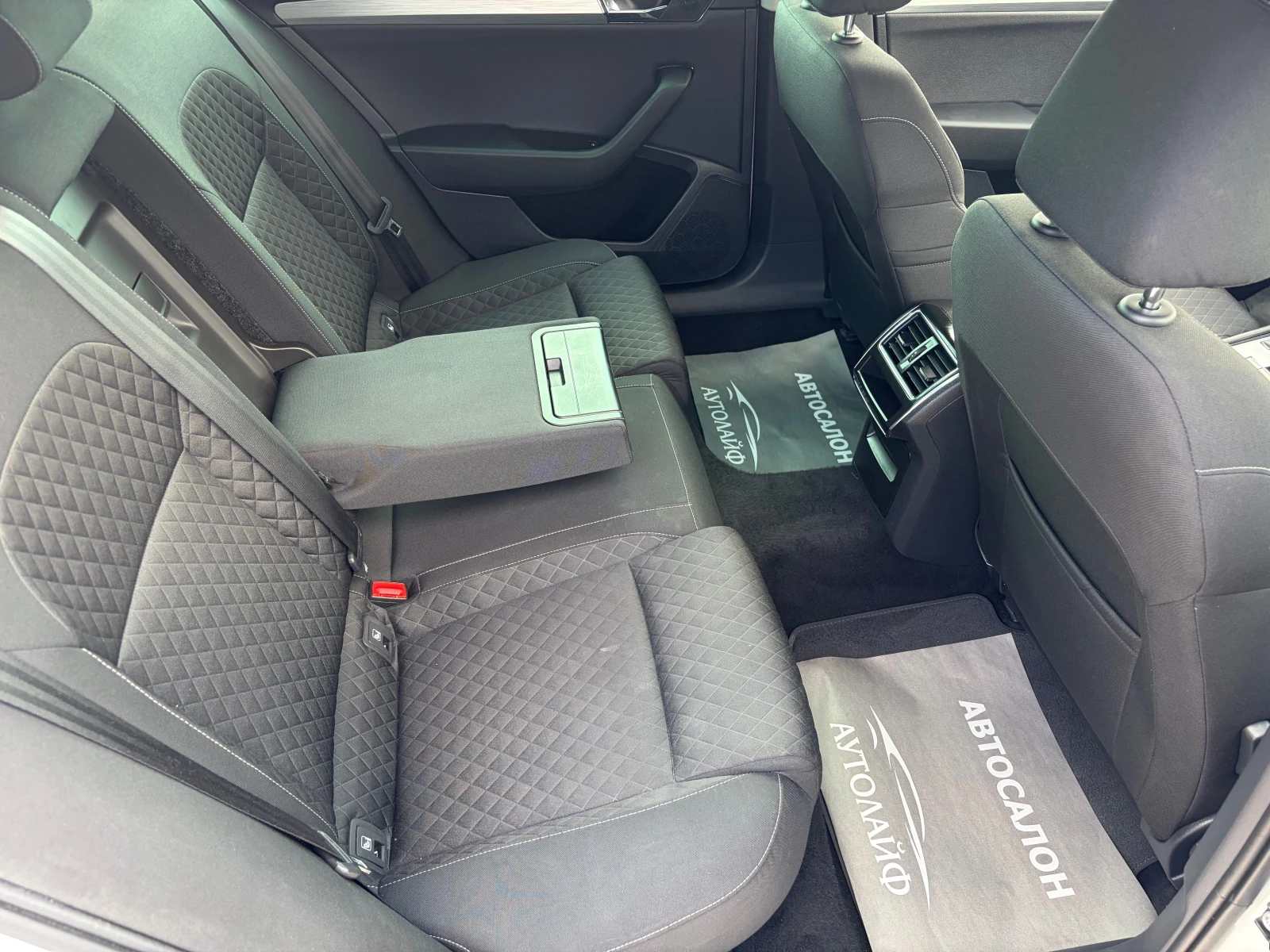 Skoda Superb FACELIFT 2.0TDI DIGITAL NAVI PODGREV FULL SERVICE , снимка 12 - Автомобили и джипове - 55448311