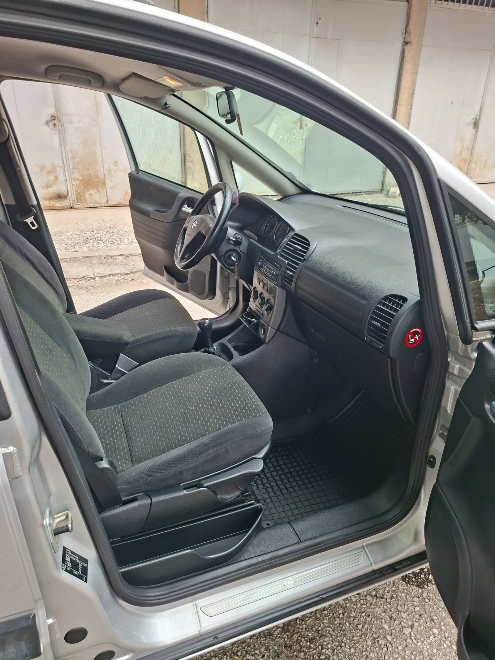 Opel Zafira, снимка 11 - Автомобили и джипове - 56271771