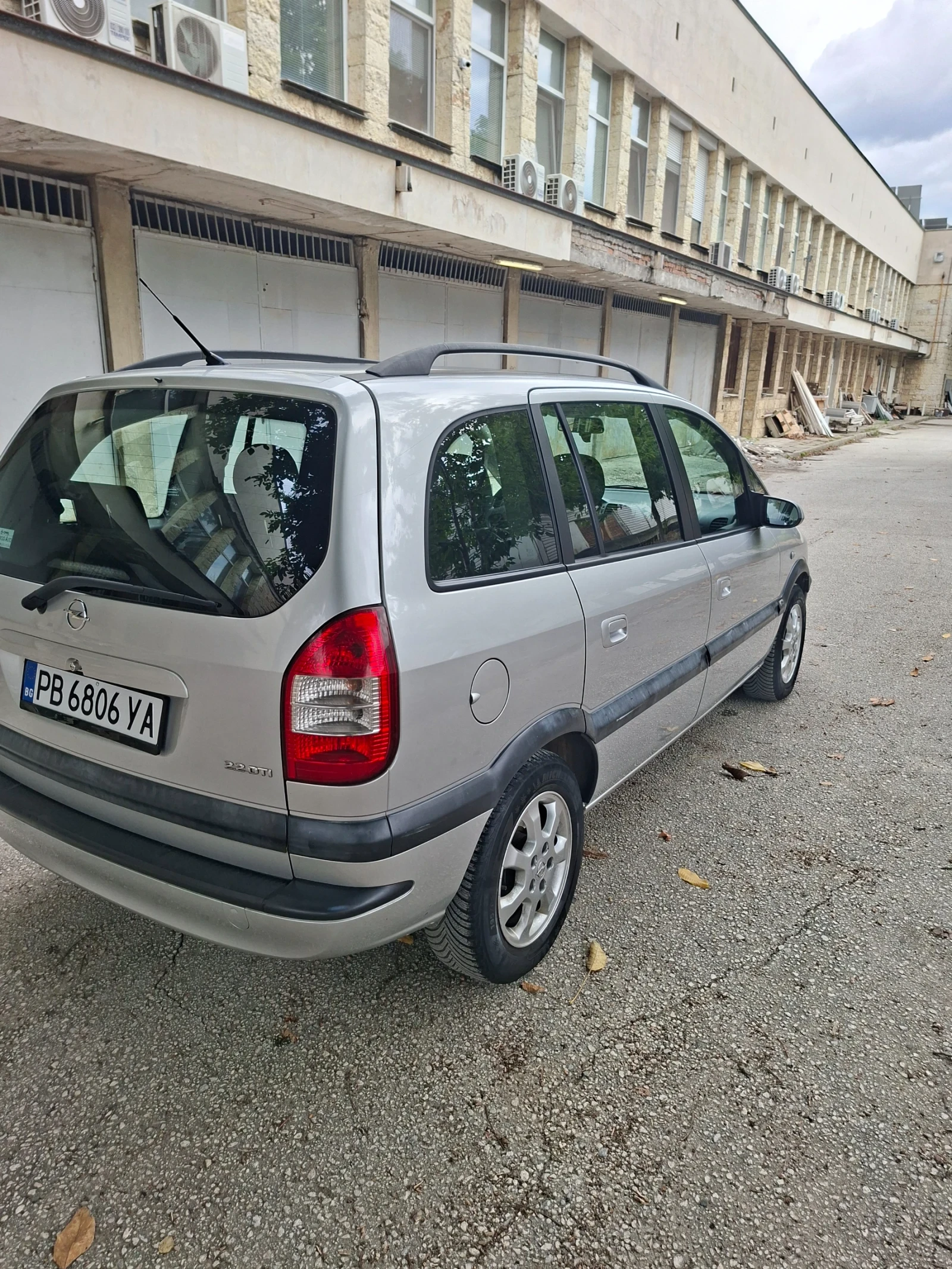 Opel Zafira, снимка 3 - Автомобили и джипове - 56271771