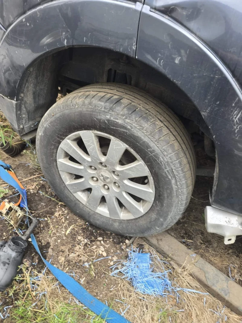 Mitsubishi Pajero 3.2DID, снимка 13 - Автомобили и джипове - 52569413