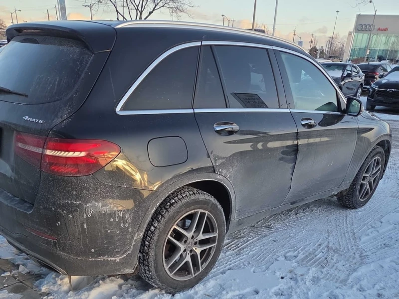 Mercedes-Benz GLC 300 / 4MATIC / PANO / AMG / KEYLESS / CARFAX, снимка 3 - Автомобили и джипове - 53398235