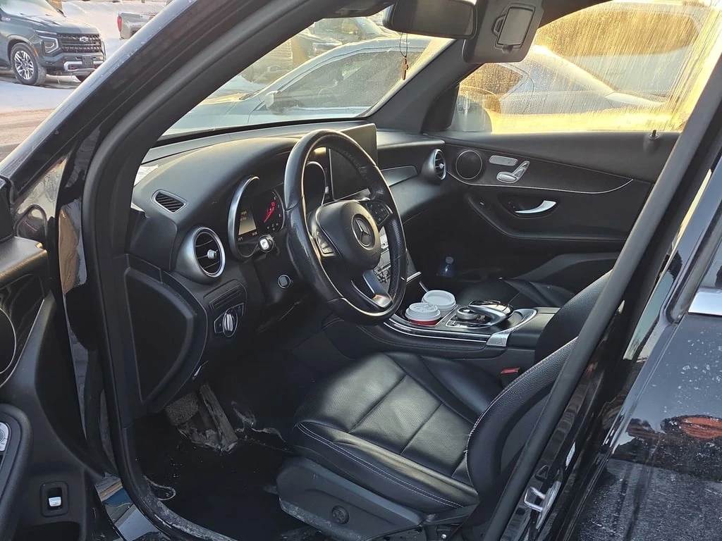 Mercedes-Benz GLC 300 / 4MATIC / PANO / AMG / KEYLESS / CARFAX - изображение 5