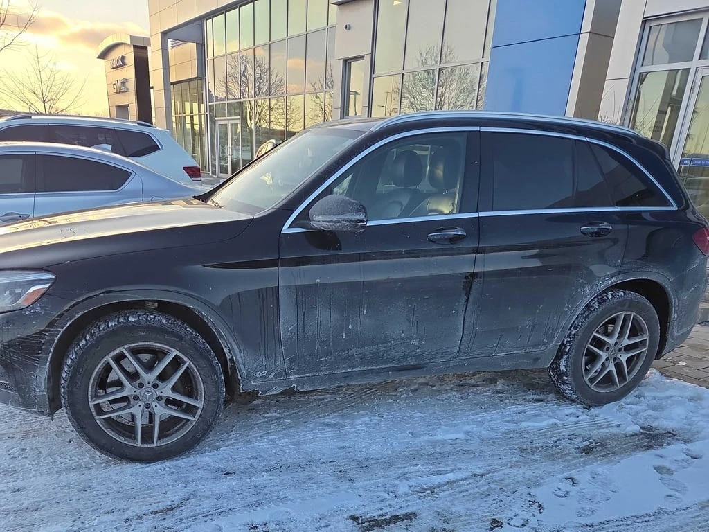 Mercedes-Benz GLC 300 / 4MATIC / PANO / AMG / KEYLESS / CARFAX - изображение 2