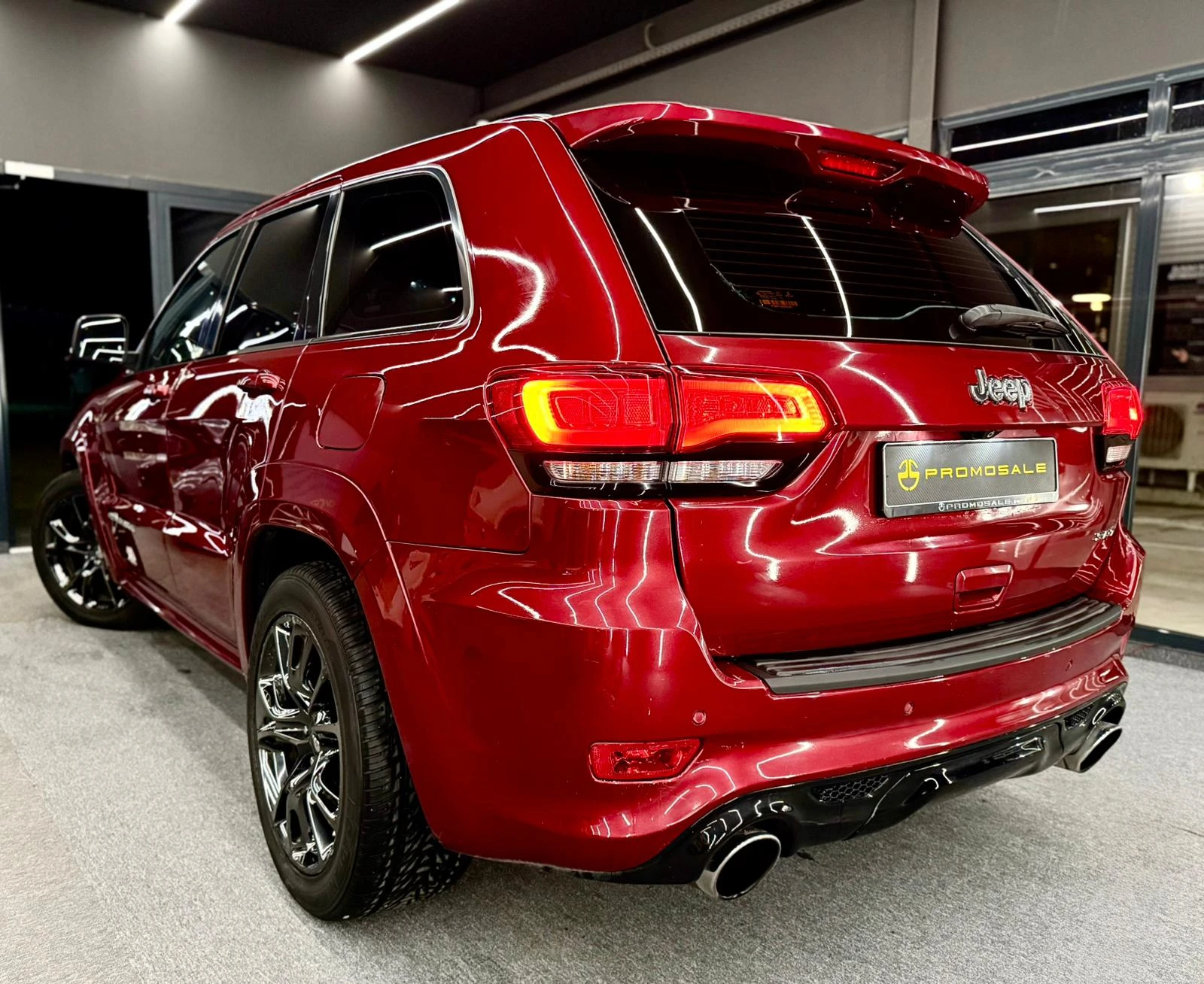 Jeep Grand cherokee SRT* V8 HEMI* Quadra-Trac* Панорама* Лизинг - изображение 4