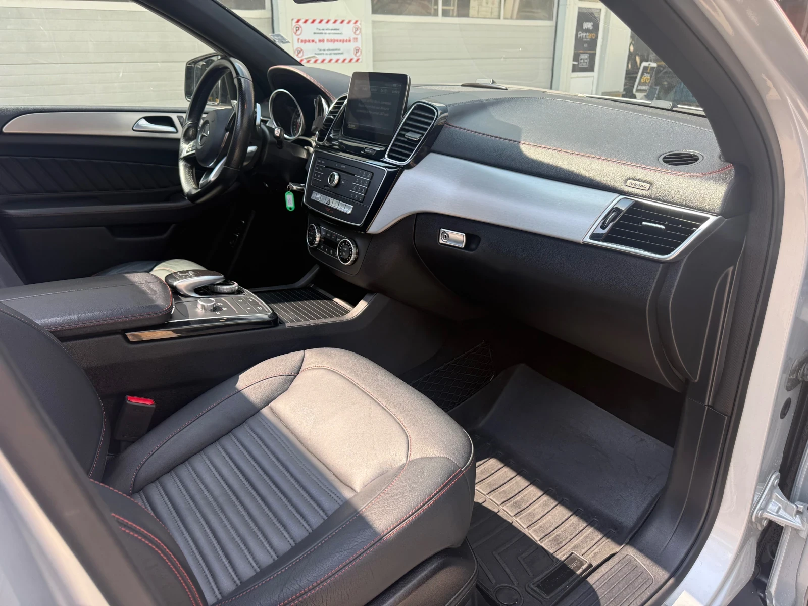 Mercedes-Benz GLE Coupe AMG/Harman Kardon/Панорама/360 камера, снимка 13 - Автомобили и джипове - 54488773