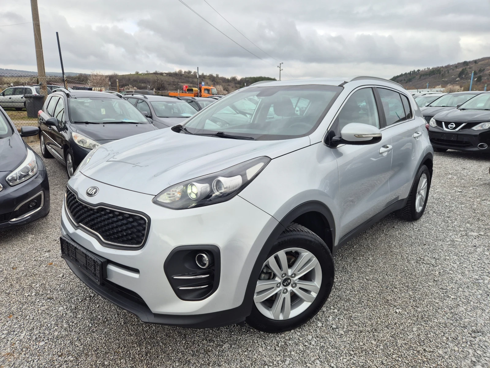 Kia Sportage 1.6, снимка 2 - Автомобили и джипове - 54095050