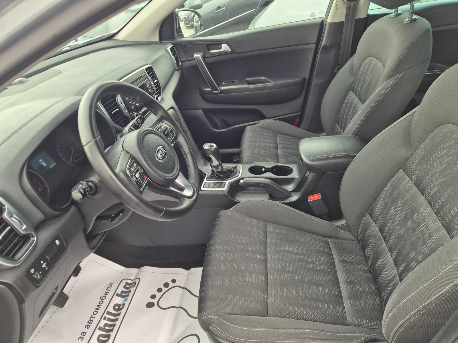 Kia Sportage 1.6, снимка 8 - Автомобили и джипове - 54095050