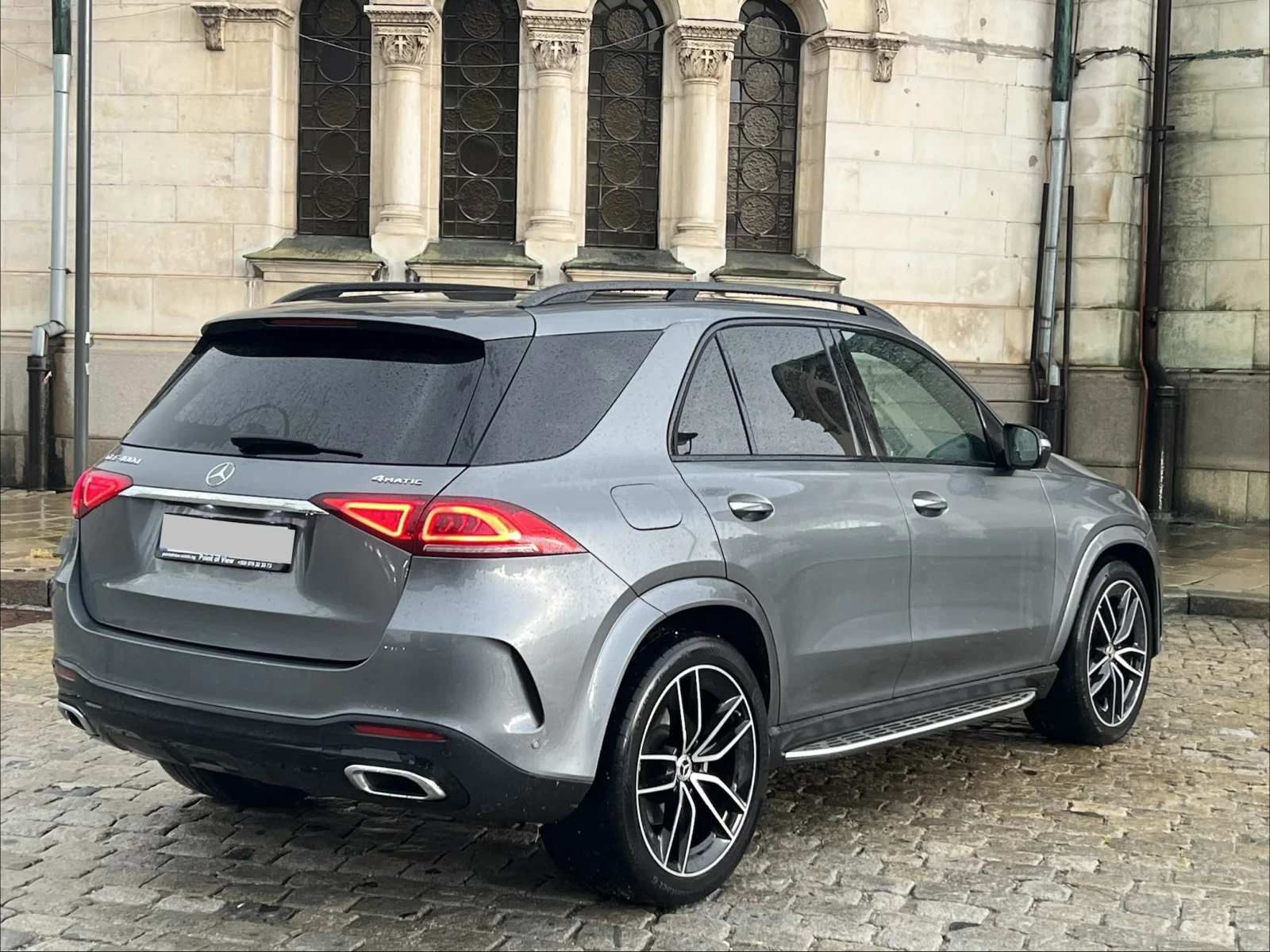 Mercedes-Benz GLE 400 4Matic* AMG* Head-Up* 360* Pano* Burm, снимка 3 - Автомобили и джипове - 55132202