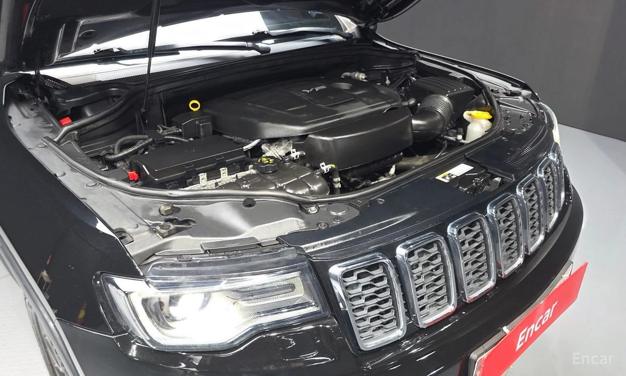 Jeep Grand cherokee 3.6* V6* 8ZF* ПОДГРЕВ* ОБДУХВАНЕ* МЪРТВА* ТОЧКА* К, снимка 17 - Автомобили и джипове - 55517793