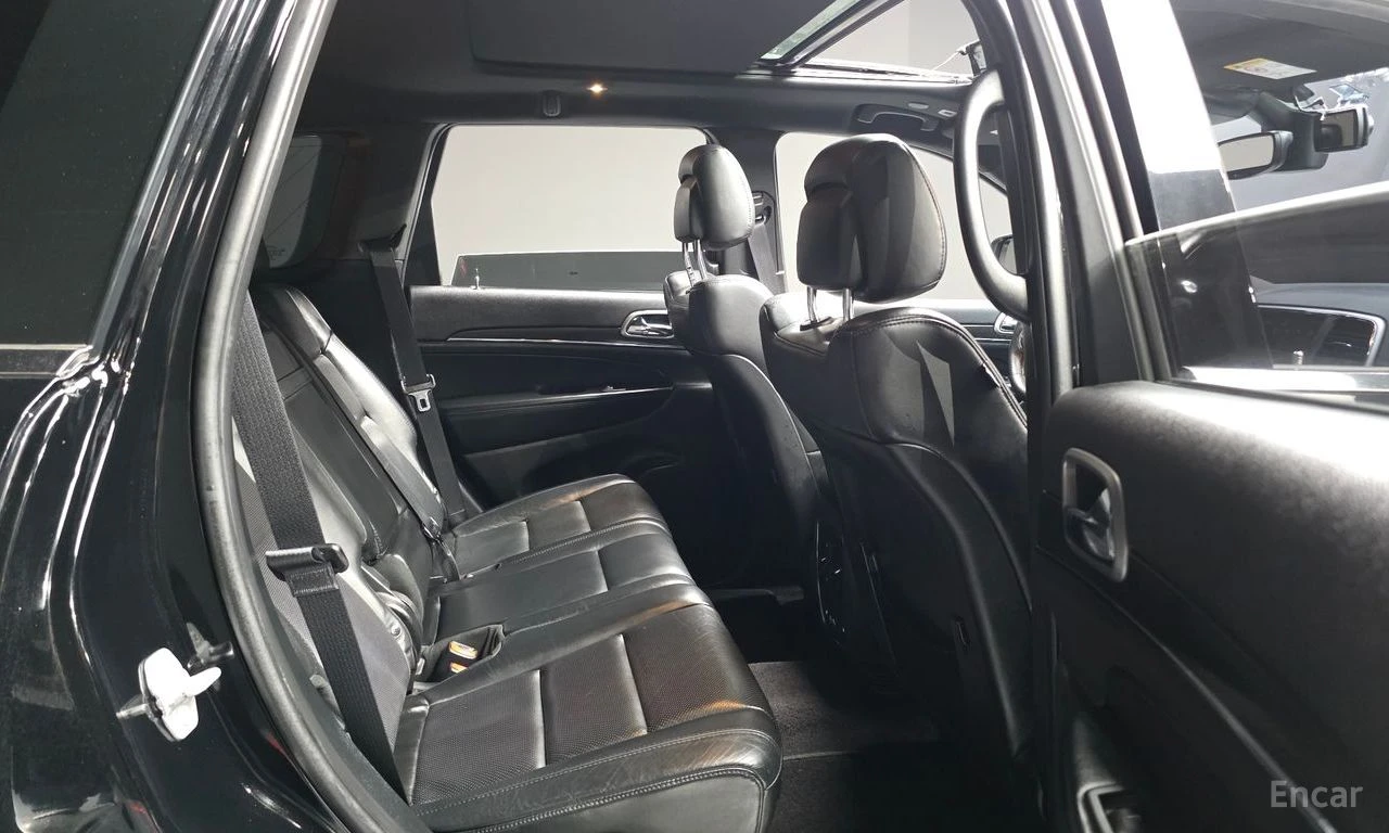Jeep Grand cherokee 3.6* V6* 8ZF* ПОДГРЕВ* ОБДУХВАНЕ* МЪРТВА* ТОЧКА* К, снимка 13 - Автомобили и джипове - 55517793