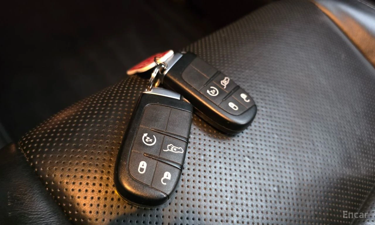 Jeep Grand cherokee 3.6* V6* 8ZF* ПОДГРЕВ* ОБДУХВАНЕ* МЪРТВА* ТОЧКА* К, снимка 16 - Автомобили и джипове - 55517793