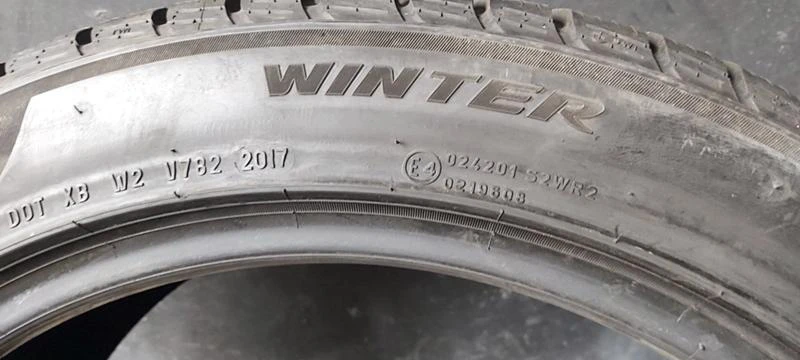 Гуми Зимни 245/45R19, снимка 5 - Гуми и джанти - 30924723