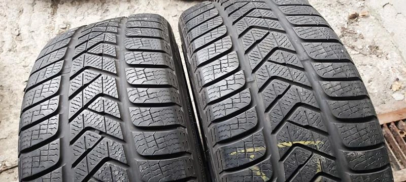 Гуми Зимни 245/45R19, снимка 2 - Гуми и джанти - 30924723