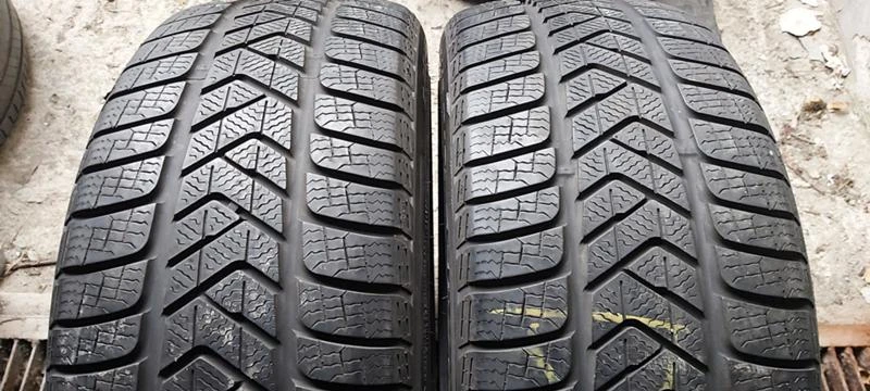 Гуми Зимни 245/45R19, снимка 1 - Гуми и джанти - 30924723