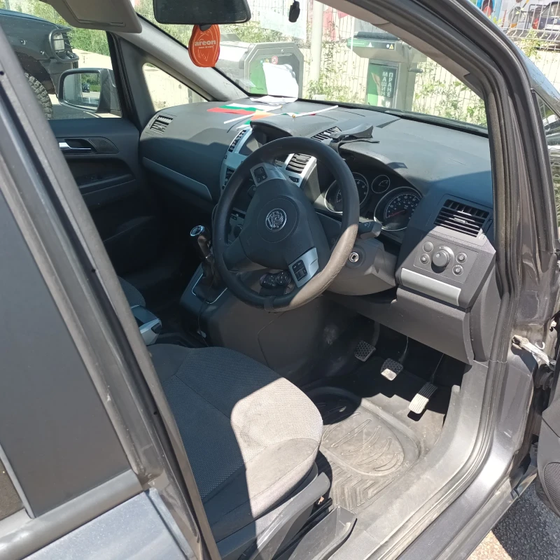 Opel Zafira, снимка 3 - Автомобили и джипове - 47326228