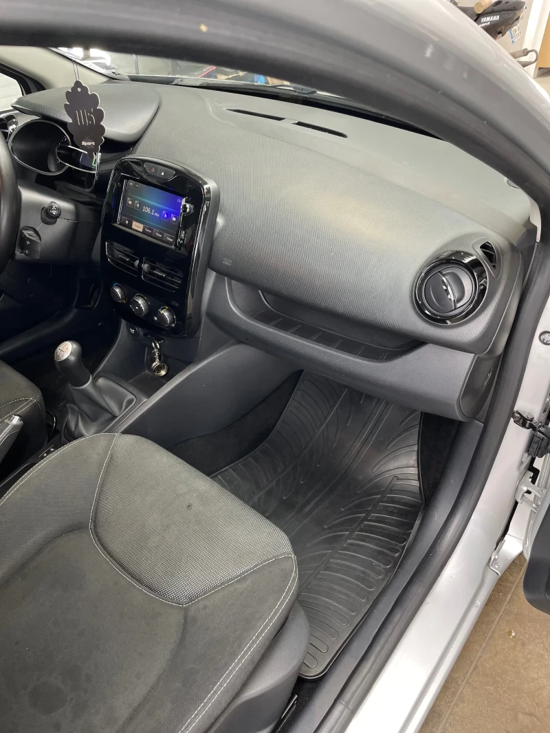 Renault Clio, снимка 10 - Автомобили и джипове - 52264413