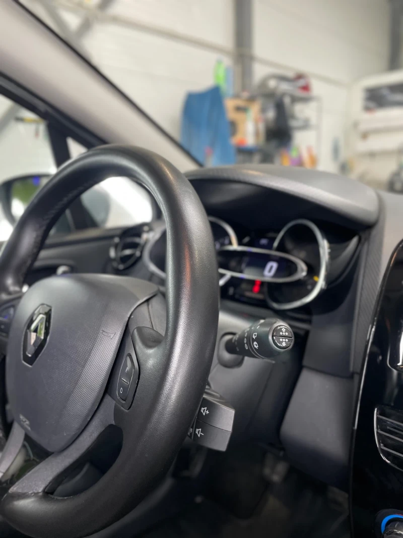 Renault Clio, снимка 9 - Автомобили и джипове - 52264413