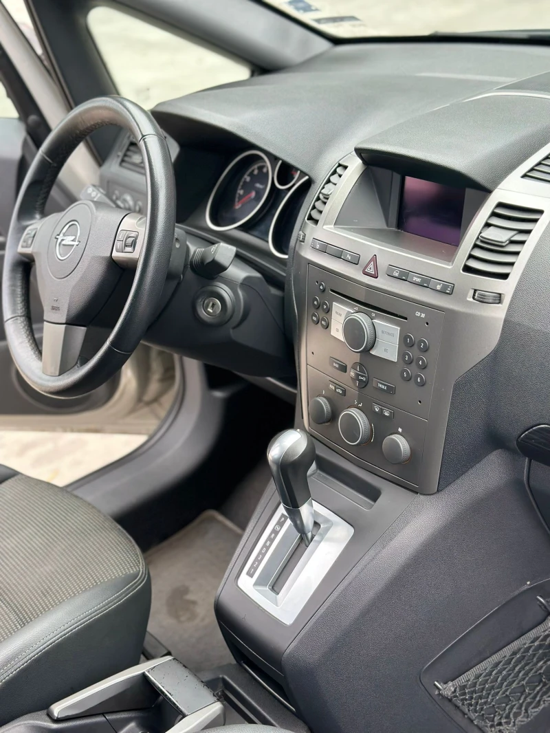 Opel Zafira автомат/сменени вериги/ ТОП, снимка 11 - Автомобили и джипове - 52025680