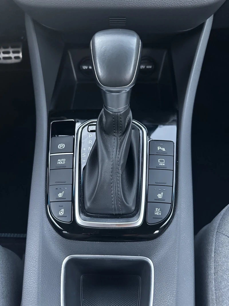 Hyundai Ioniq 1.6 Gdi Plug-In Hybrid Premium, снимка 11 - Автомобили и джипове - 52369315