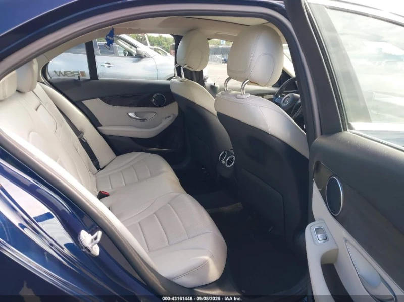 Mercedes-Benz C 300 2l 4Matic, снимка 8 - Автомобили и джипове - 53386736