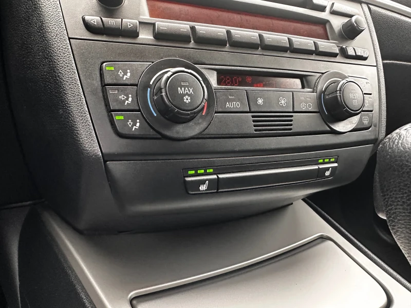 BMW 120 ПОДГРЕВ / АВТОМАТИК / 163 , снимка 8 - Автомобили и джипове - 53446204