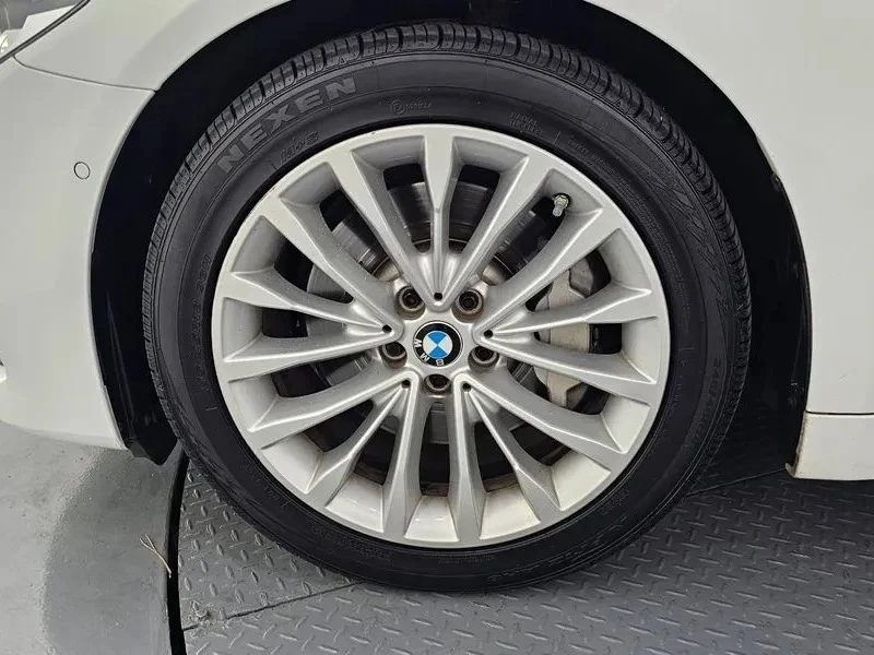 BMW 530 | АВТОФИНАНСИРАНЕ | ФИКСИРАНА ЦЕНА ДО БЪЛГАРИЯ, снимка 5 - Автомобили и джипове - 55153299