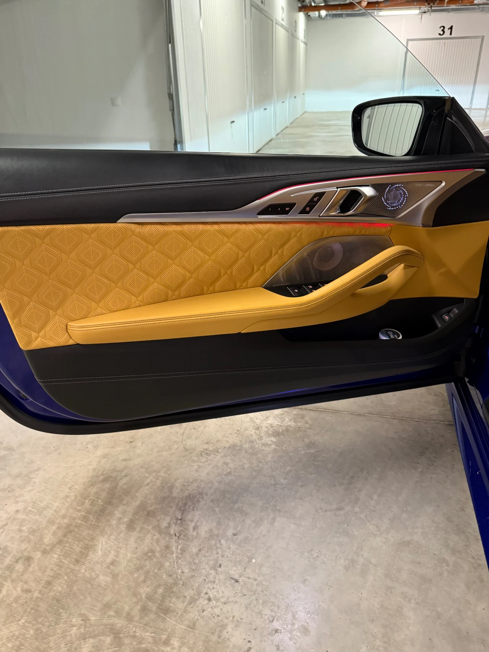 BMW M8 Competition Cabrio - 88 000 km    05.27 | Mobile.bg   12