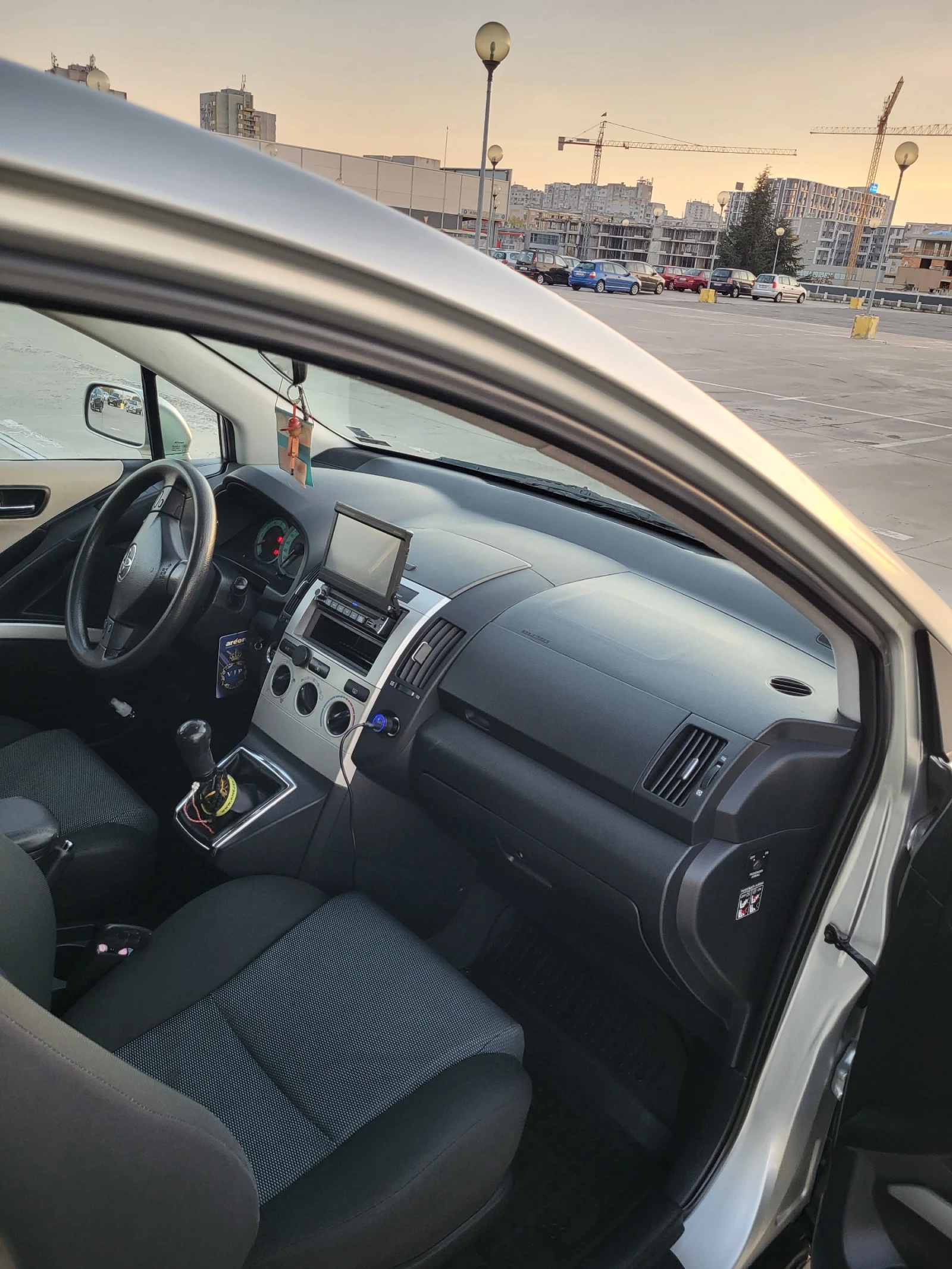 Toyota Corolla verso 2.0 D4D 116 k.c - изображение 9