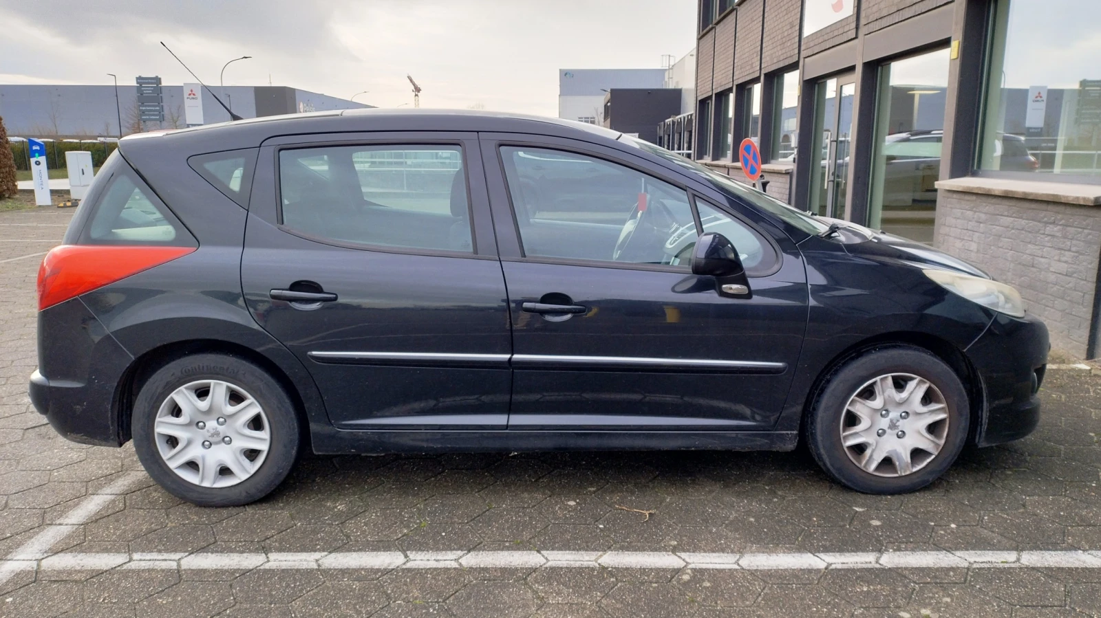 Peugeot 207 SW Panorama - изображение 3