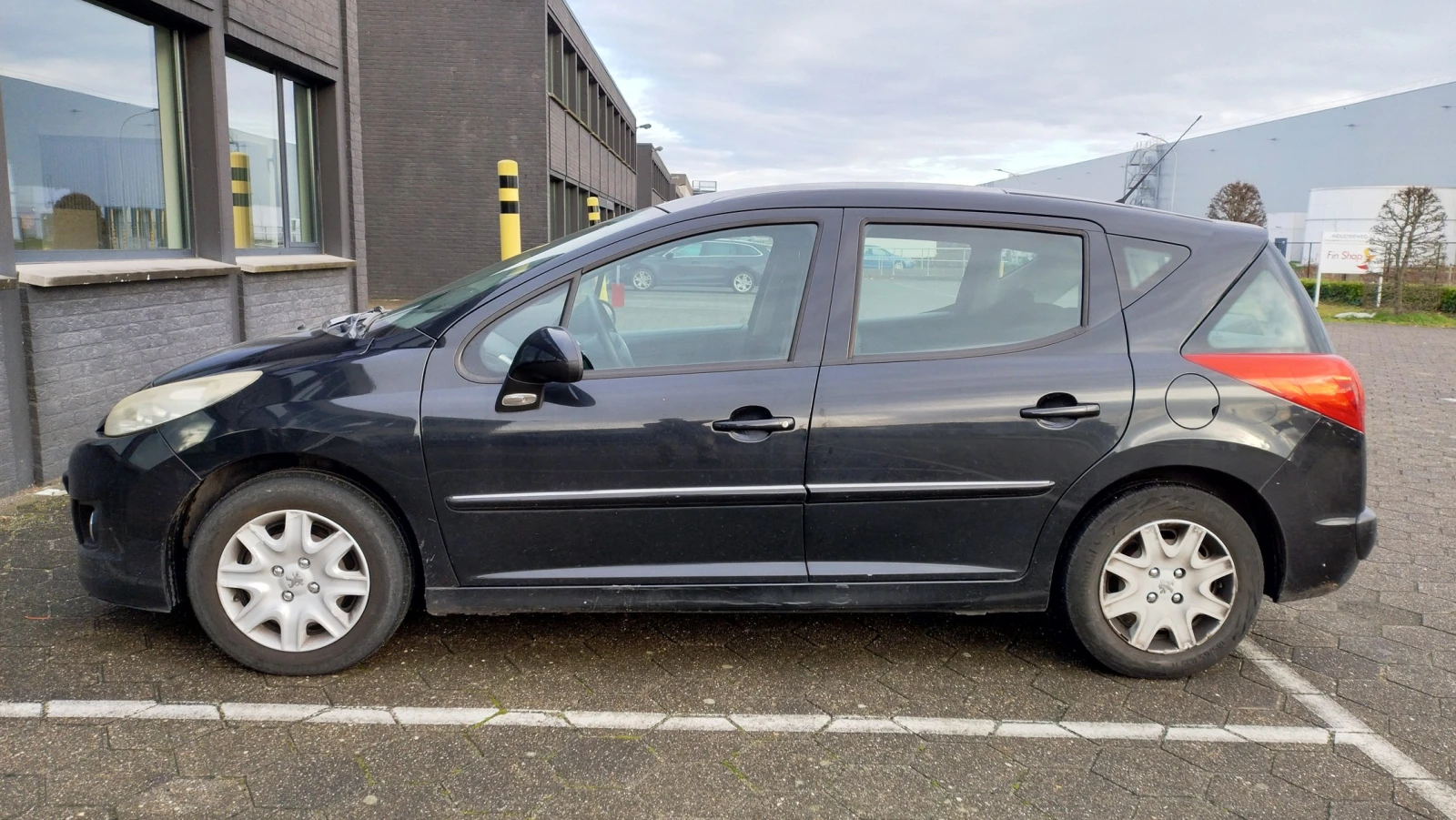 Peugeot 207 SW Panorama - изображение 4