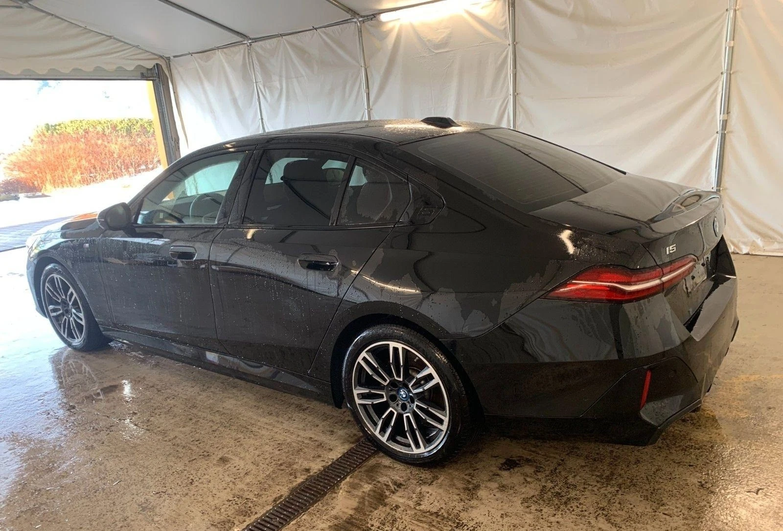 BMW i5 eDrive40/M-SPORT/LED/CAMERA/SHADOW/, снимка 3 - Автомобили и джипове - 53765706