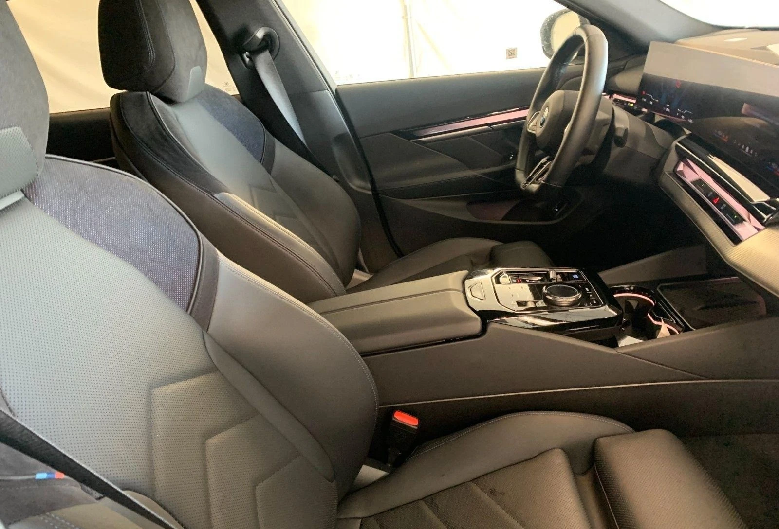 BMW i5 eDrive40/M-SPORT/LED/CAMERA/SHADOW/, снимка 11 - Автомобили и джипове - 53765706