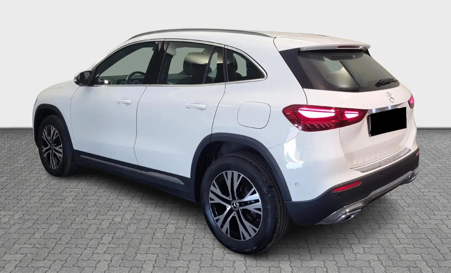 Mercedes-Benz GLA 180 d, снимка 3 - Автомобили и джипове - 53823794