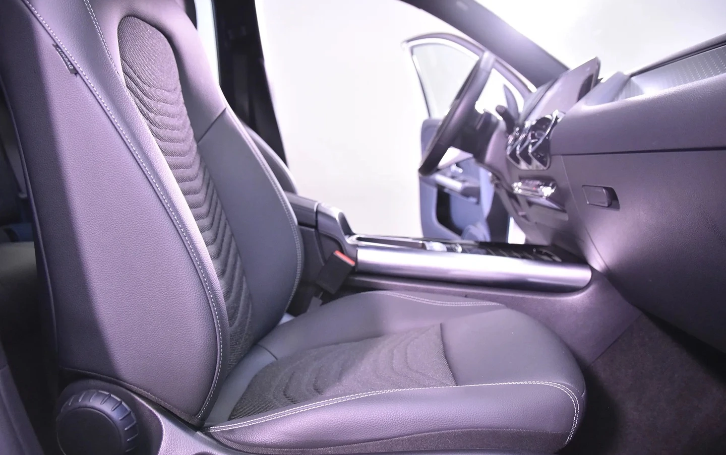 Mercedes-Benz GLA 180 d, снимка 5 - Автомобили и джипове - 53823794