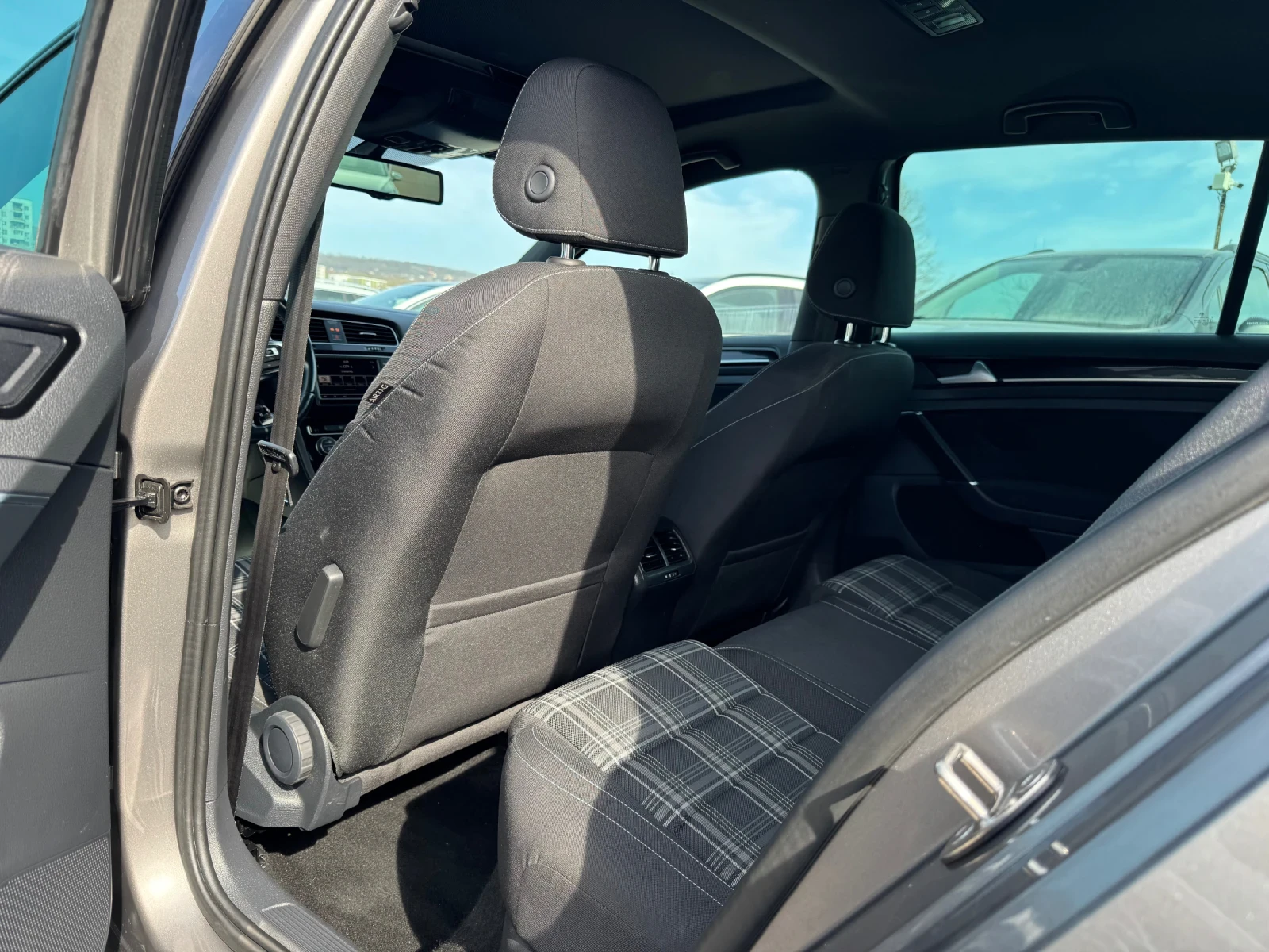 VW Golf 2.0GTD 186p.s DSG, снимка 14 - Автомобили и джипове - 53837297