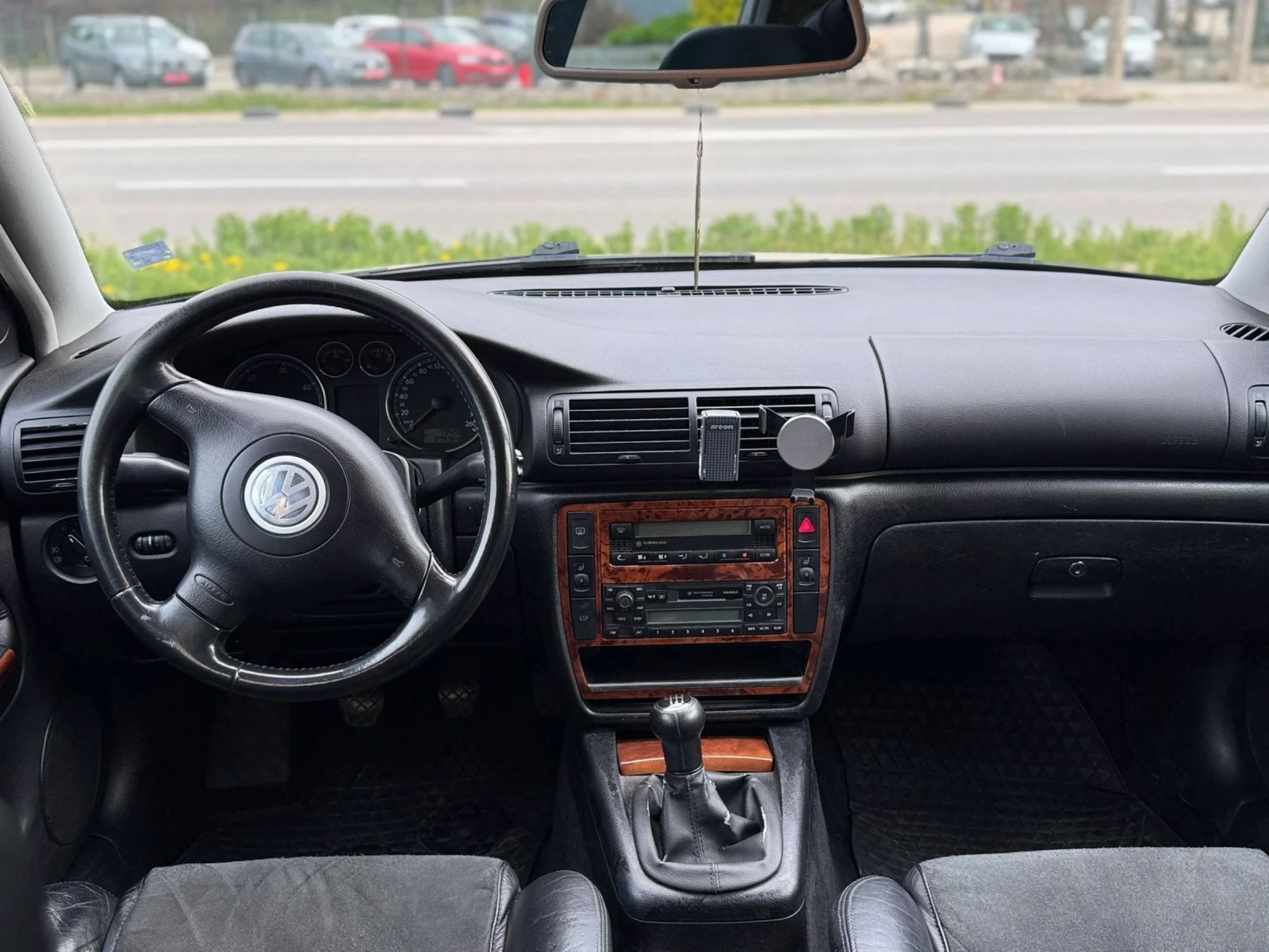 VW Passat 1.9TDI, снимка 5 - Автомобили и джипове - 54272336