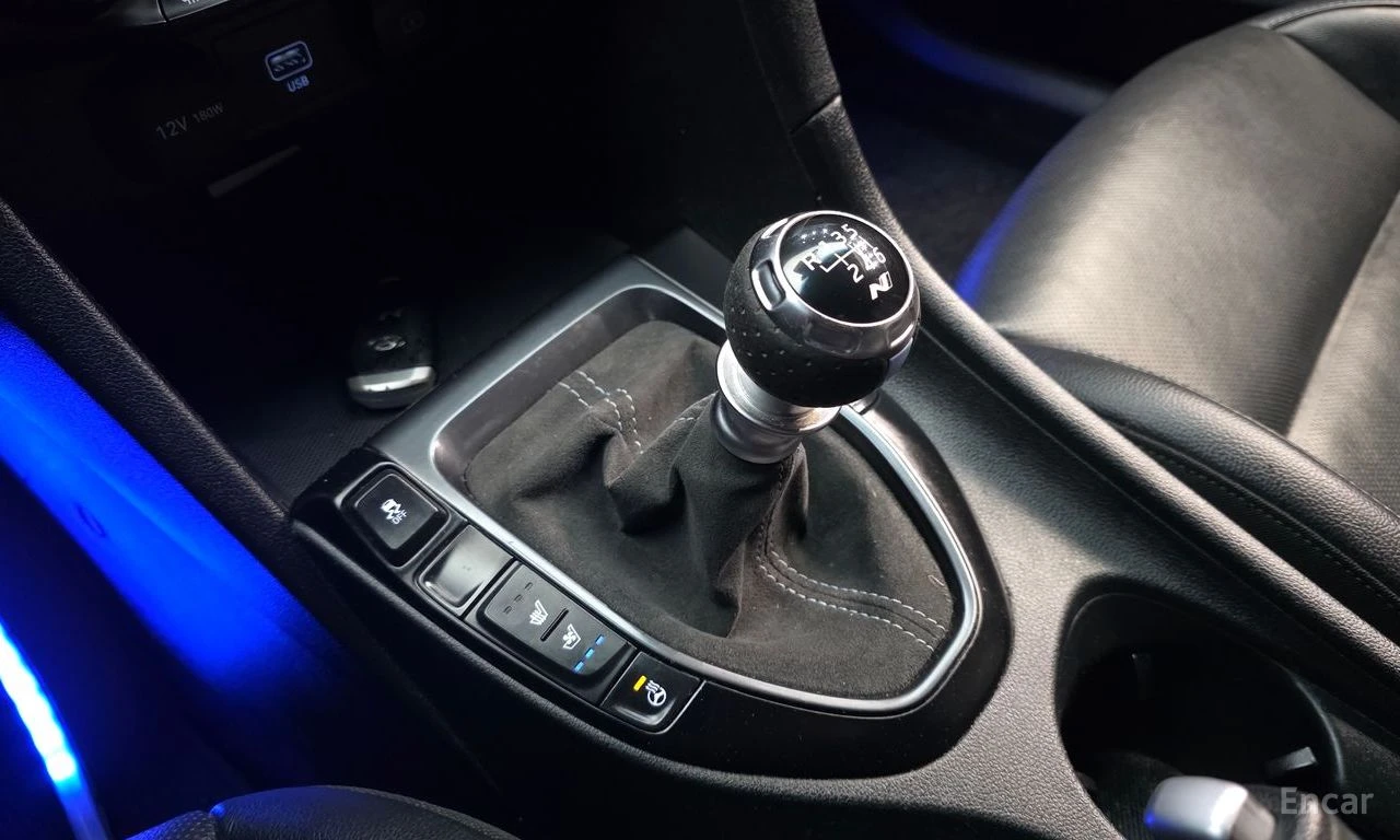 Hyundai Veloster  N* РЪЧНА* КУТИЯ* ОБДУХВАНЕ* LANE* ASSIST* КАМЕРА* , снимка 12 - Автомобили и джипове - 54576339