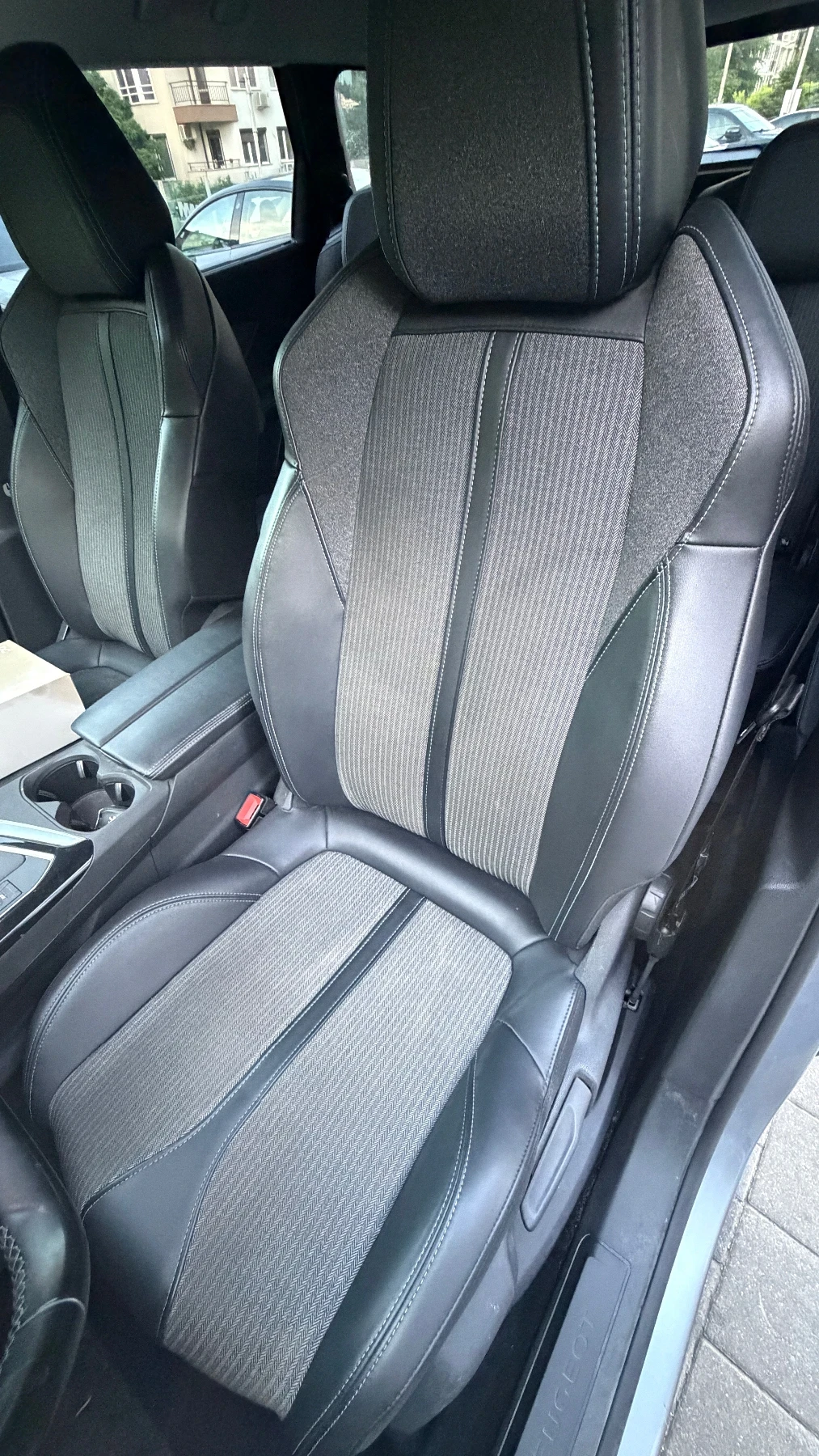 Peugeot 5008 ALLURE 7 Places УНИКАТ, снимка 11 - Автомобили и джипове - 54653213