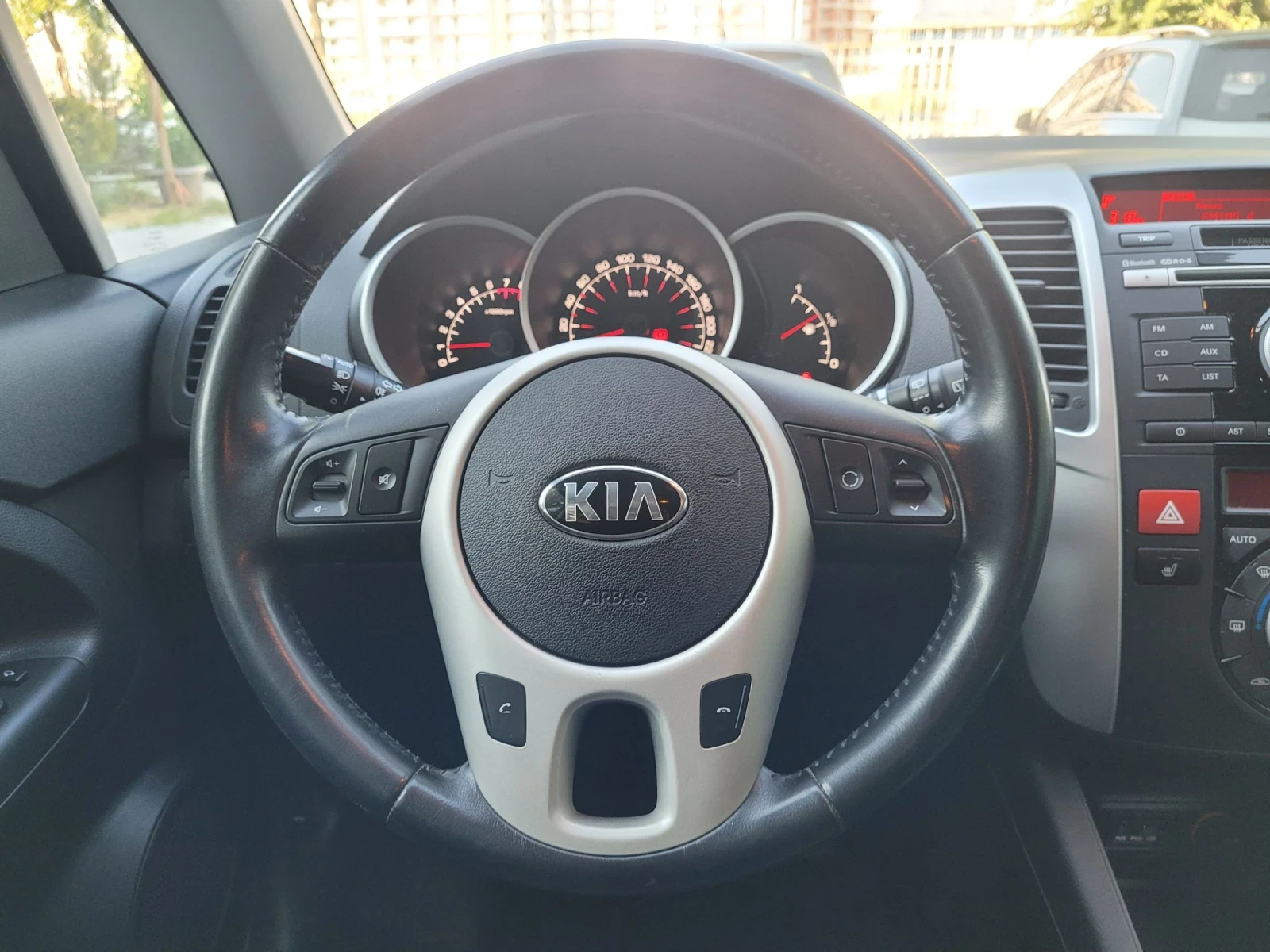 Kia Venga 1.6 I automatic , снимка 12 - Автомобили и джипове - 55466244