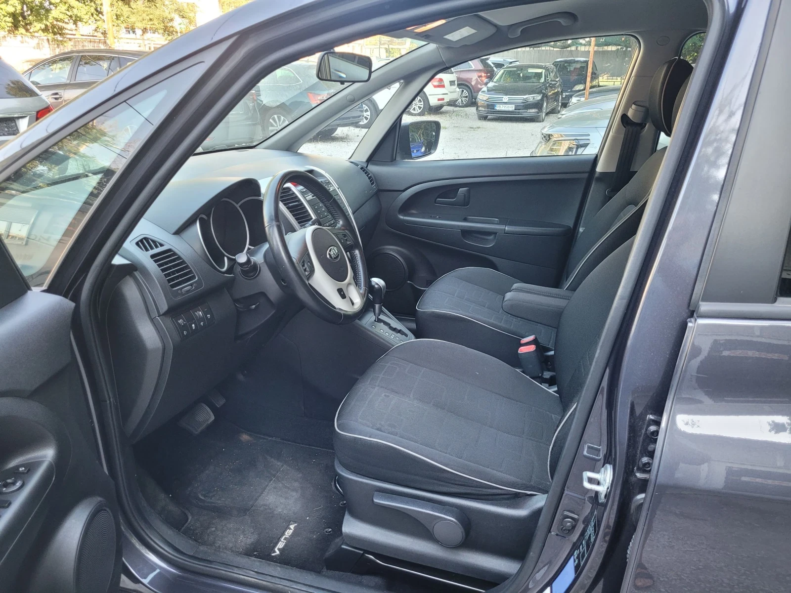 Kia Venga 1.6 I automatic , снимка 6 - Автомобили и джипове - 55466244