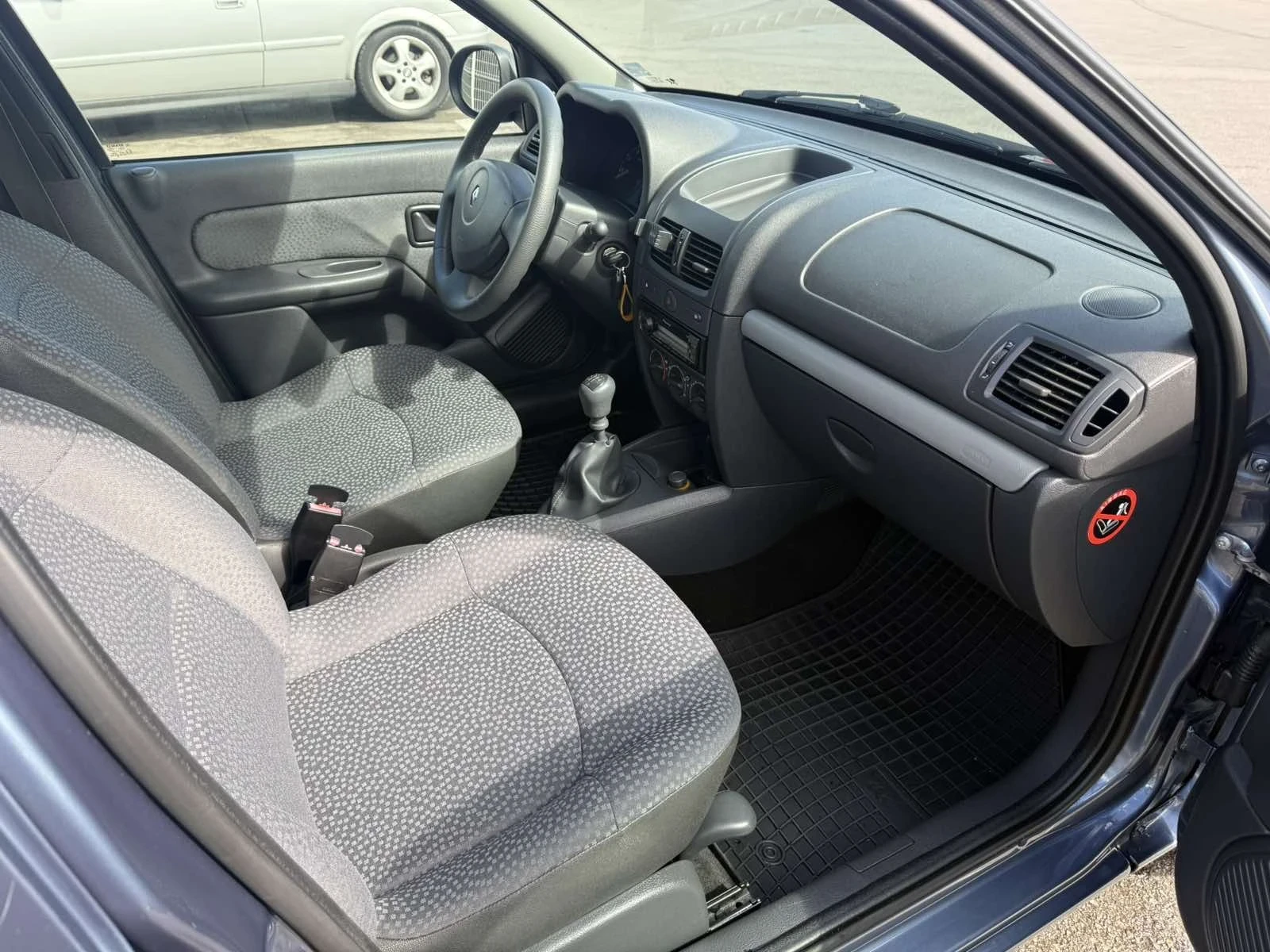 Renault Clio Storia, снимка 6 - Автомобили и джипове - 56679832