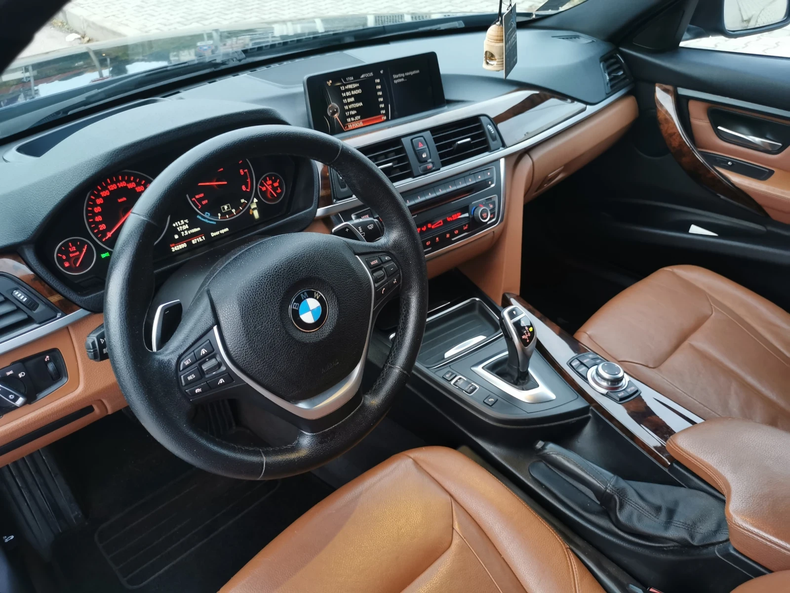 BMW 330 330d MPerformance, снимка 9 - Автомобили и джипове - 56728340