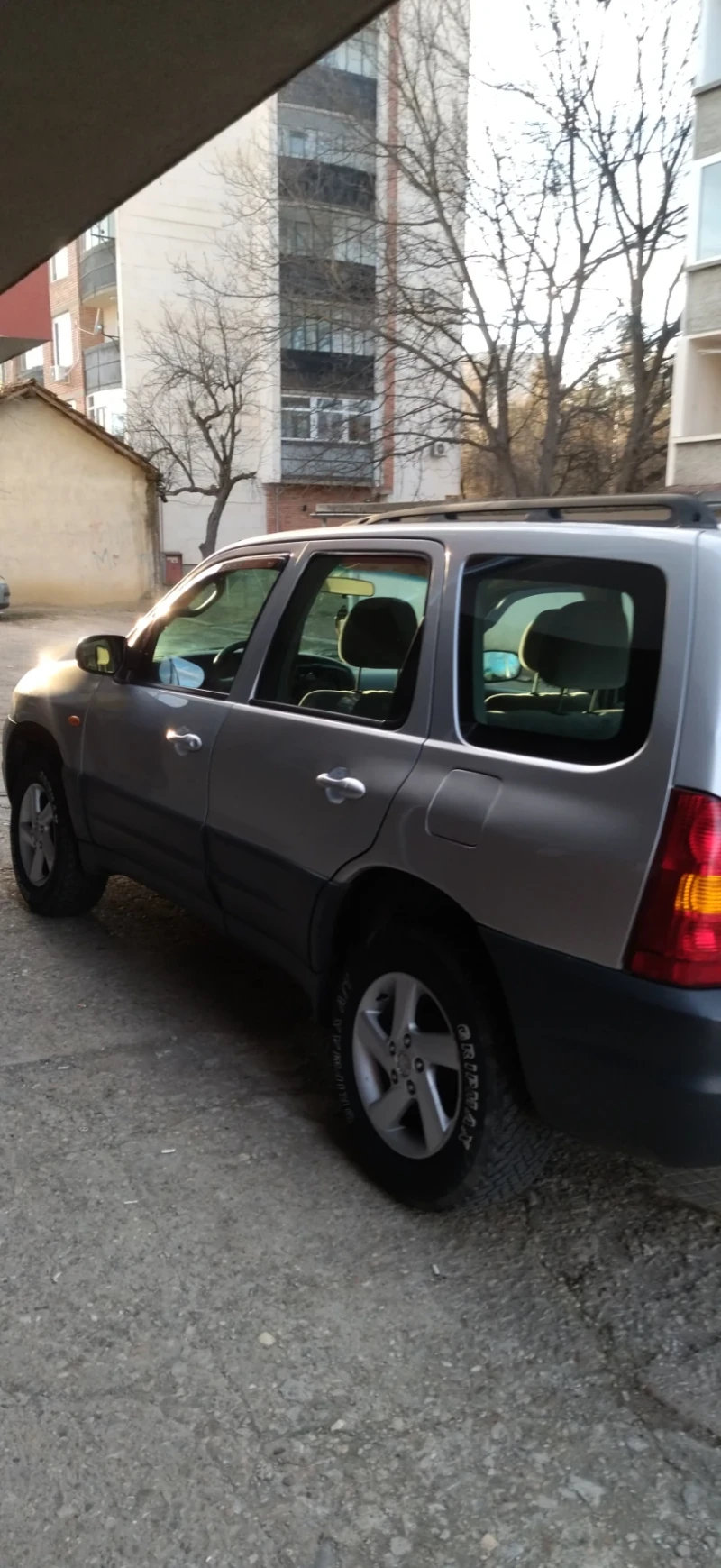 Mazda Tribute, снимка 3 - Автомобили и джипове - 48816172