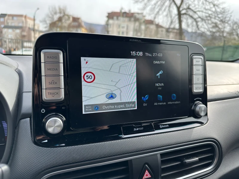 Hyundai Kona 64KWh PREMIUM/FULL ASSIST/DISTR/HEADUP/SOH100%, снимка 11 - Автомобили и джипове - 49963143