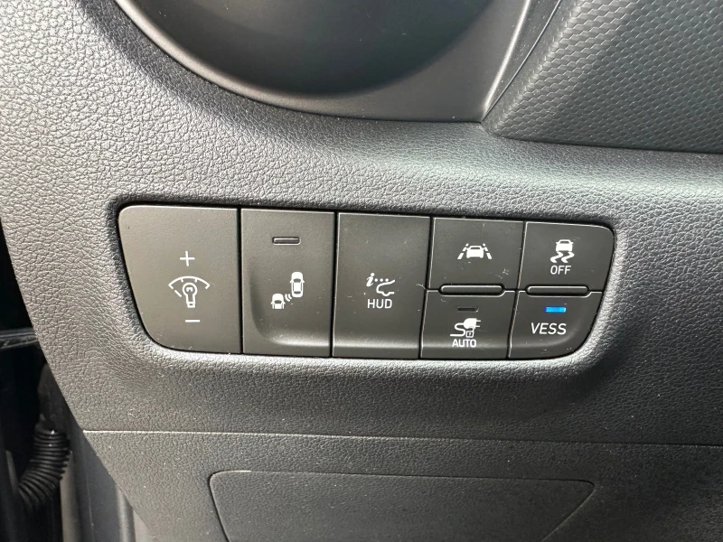Hyundai Kona 64KWh PREMIUM/FULL ASSIST/DISTR/HEADUP/SOH100%, снимка 15 - Автомобили и джипове - 49963143