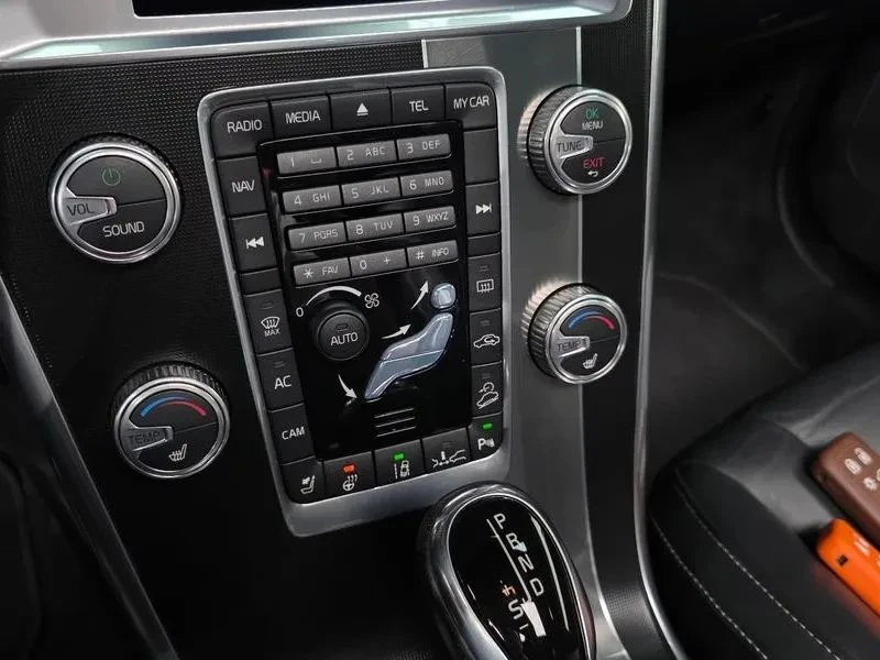 Volvo XC60, снимка 15 - Автомобили и джипове - 56688077