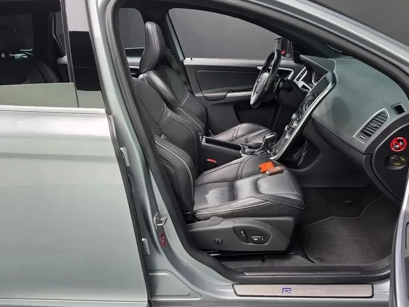 Volvo XC60, снимка 11 - Автомобили и джипове - 56688077