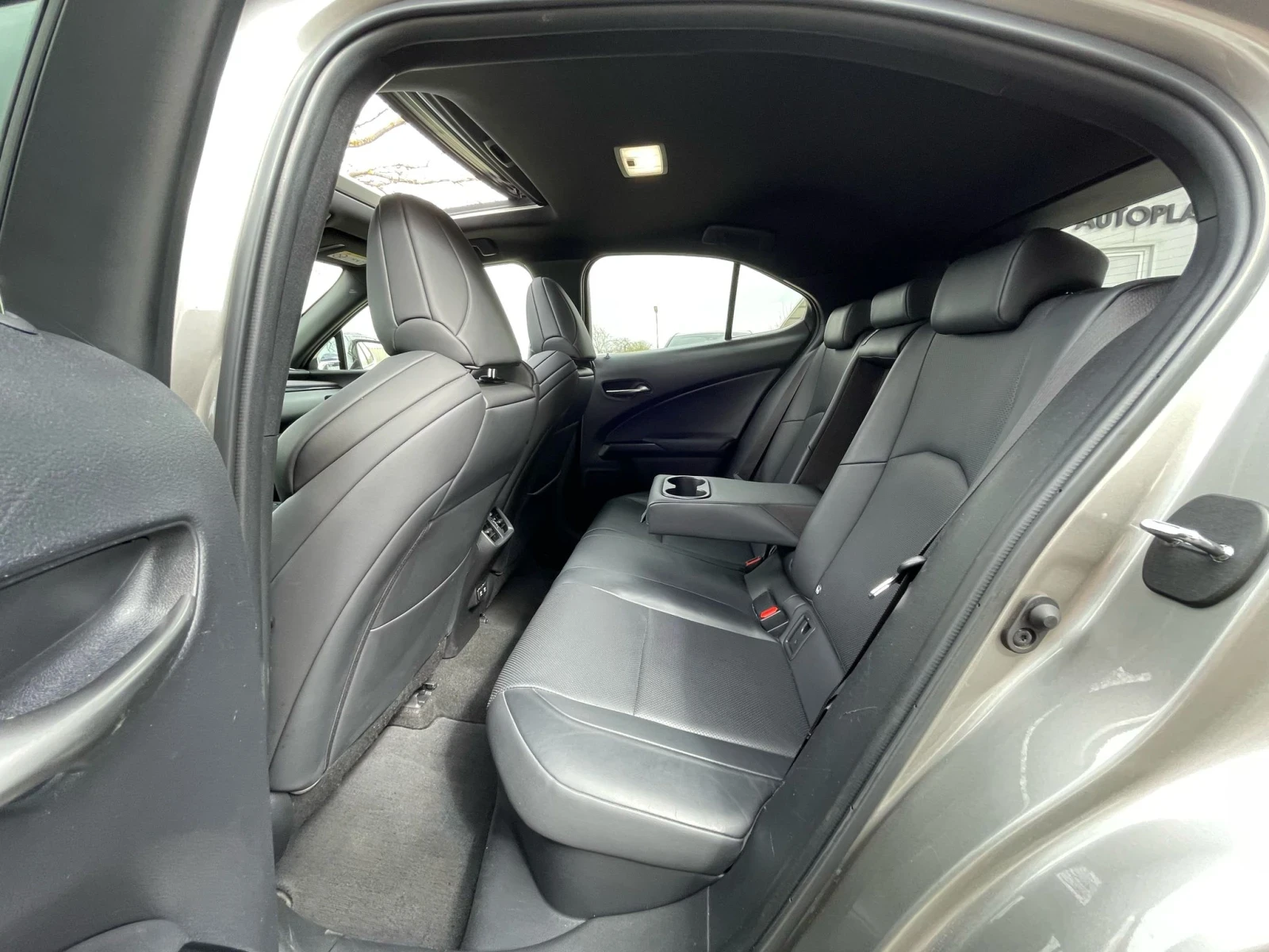 Lexus UX 250h F sport/AWD/360Camera/HUD/Relax+ HHC/Каско | Mobile.bg — изображение 15