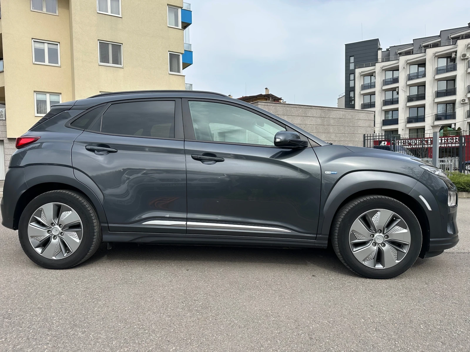 Hyundai Kona 64KWh PREMIUM/FULL ASSIST/DISTR/HEADUP/SOH100% - изображение 6